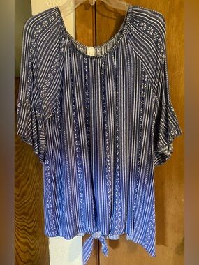 Now N Forever Sz: 1X boho blouse tie-front hem wide flutter sleeves
